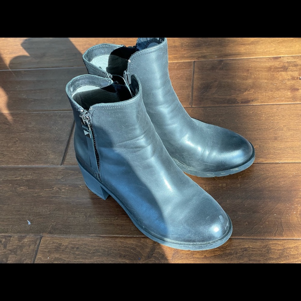 Women's Mid-Heel Black Ankle Boots